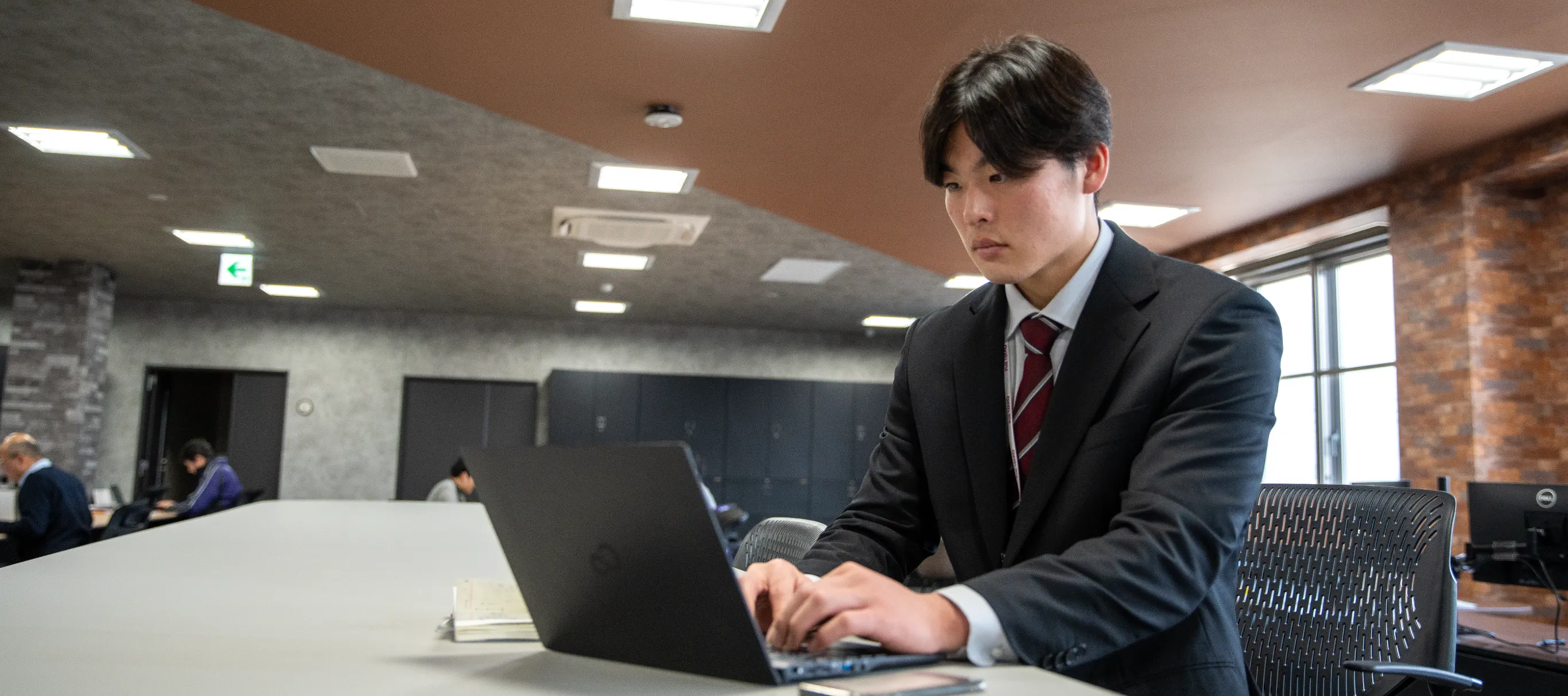機械の知識ゼロからのスタートで、まずは一台の受注獲得を目指す。